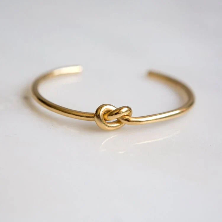 Knot cuff