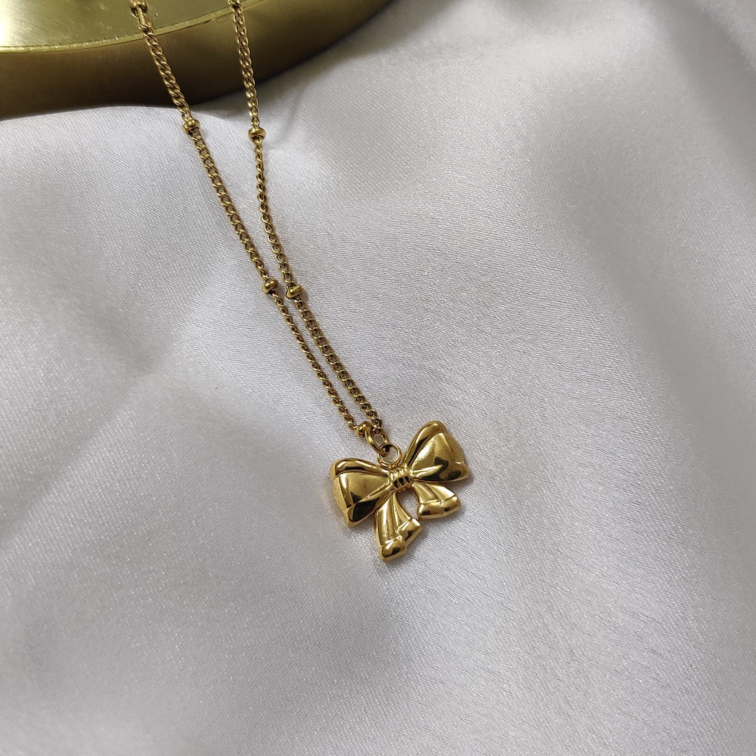 Bow Necklace