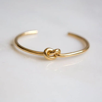Knot cuff