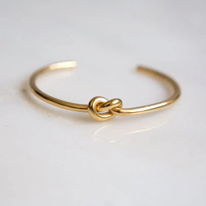 Knot cuff