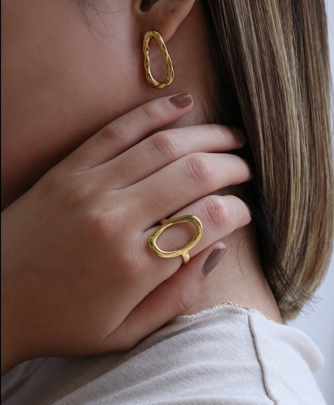 Hollow ring