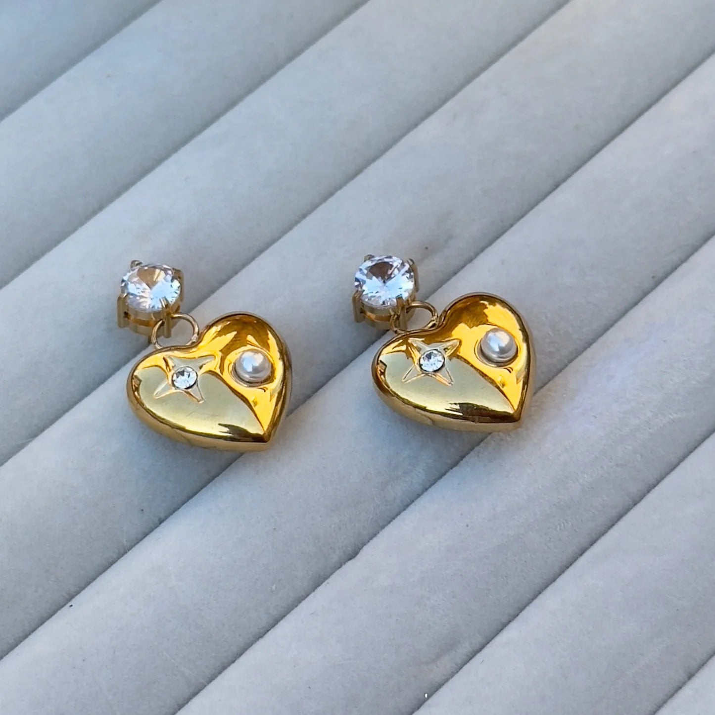 Stud love earrings